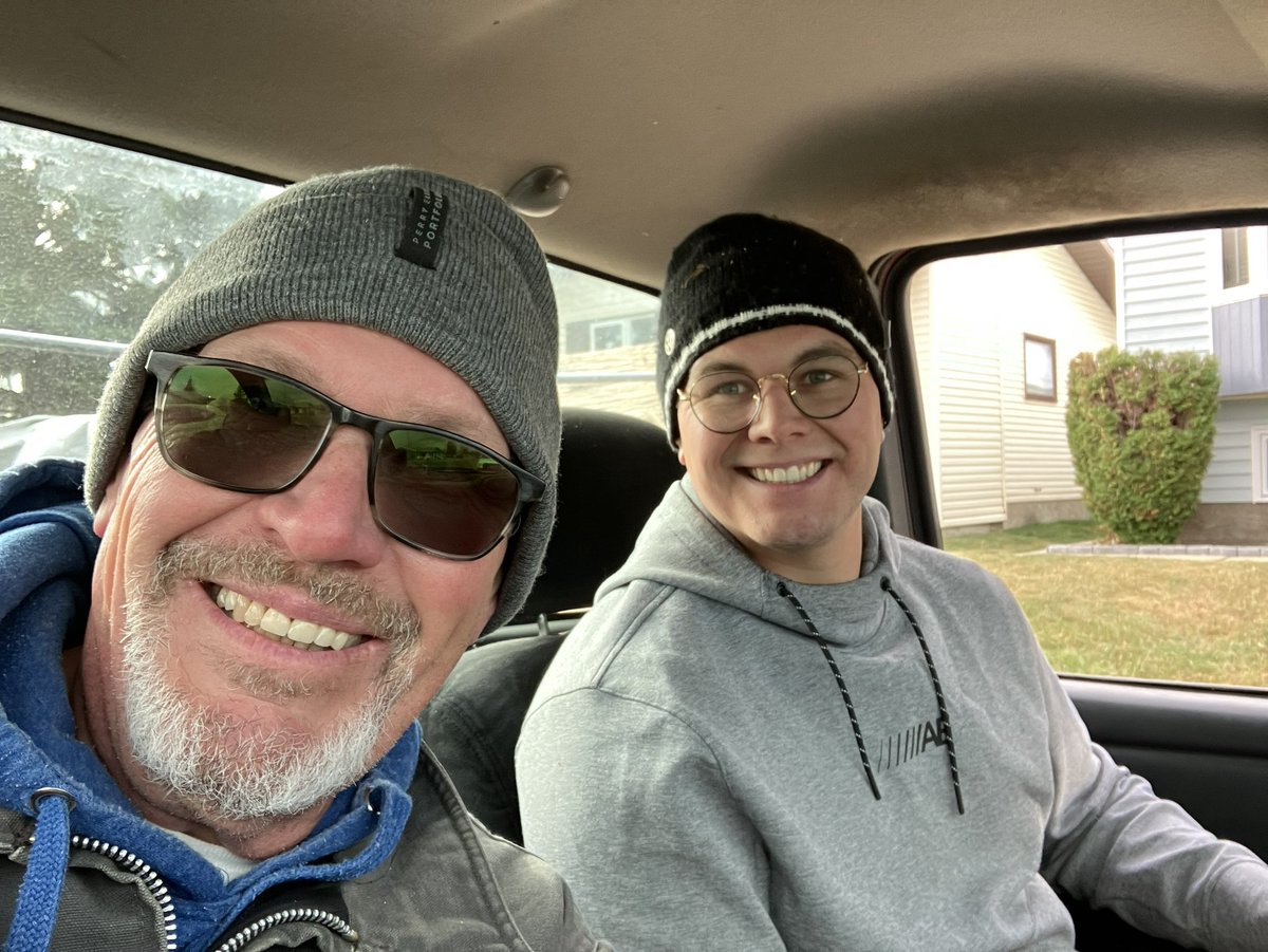 TrevorAslin's tweet photo. Happy Birthday to my favorite guy @ZachAslin ❤️
This is how you spend your Birthday when you’re an entrepreneur!!
Looking after the customers👍👍
#FallCleanUp
#ProudDad https://t.co/Os1iTUtbzS