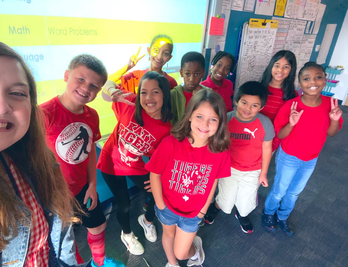 KatieTaylorBES's tweet photo. Celebrating the first day of Red Ribbon Week by wearing red! ❤️❗️🍓🍒🍎🖍🧲 #bengalpride https://t.co/4pY7Lw5CHC