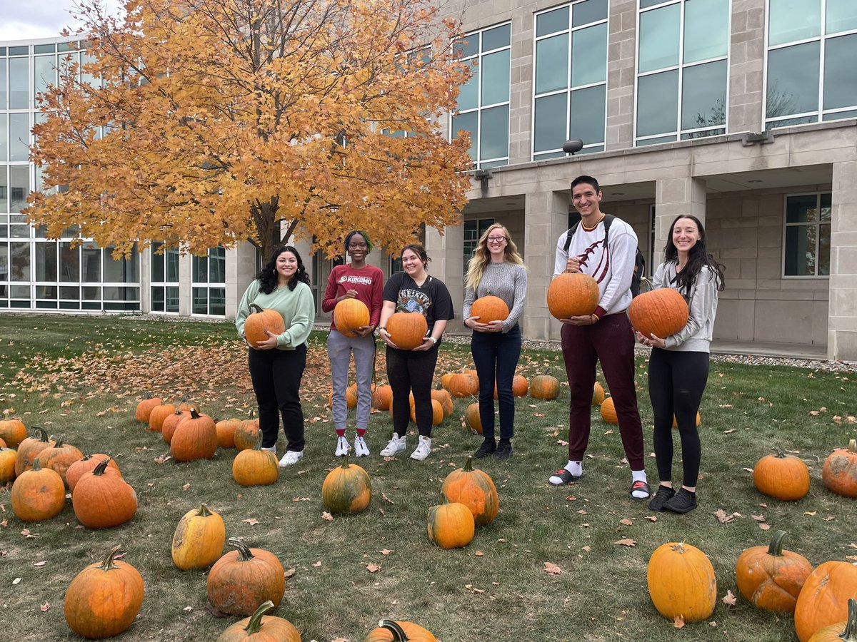 tessbarker's tweet image. Who knew there was a #pumpkinpatch on the @IUKokomo campus?! Come get yours before they’re all gone!
#myiuk #iukbettertogether @iuk_sga