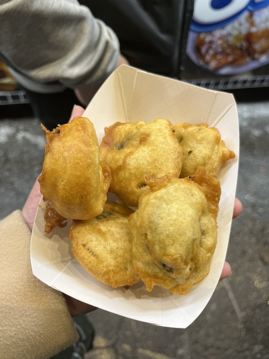 MrsPearsonNC's tweet image. Thoroughly enjoyed our deep fried Oreos, funnel cakes and pizza at the NC State Fair last week! #ambassadorteacher #culturalexperiences #exploringnewthings #NorthCarolina