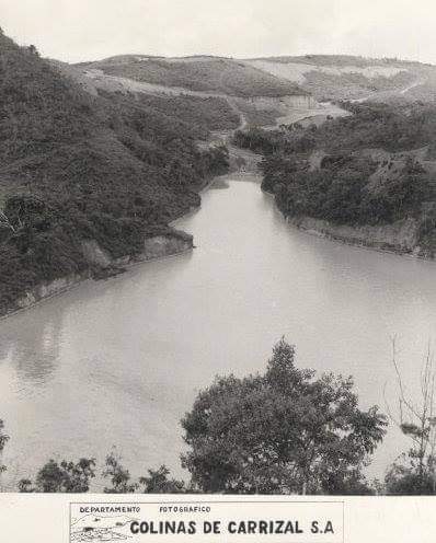 Lizduquesa's tweet photo. Montana Alta antiguamente era una laguna turística llamada Laguna Los Patos, que fue secada para construir está urbanización, esto seguirá ocurriendo https://t.co/jZo7khZsYD