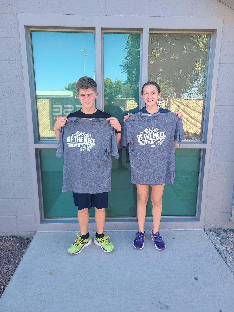 HigleyXCTF's tweet photo. 🏁| Eye of the Tiger Invite
🏆| Athlete of the Meet
🏃‍♂️| Ryan Logue
🏃‍♀️| @christinec213 
#5AMCrew https://t.co/5wiZ46ELYa
