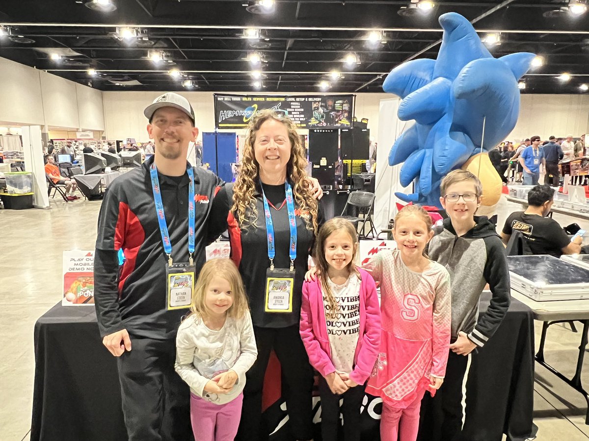 _MisfitStudios's tweet photo. I don’t even know where to start!?!? Last week was one of the most amazing experiences at the Pinball Expo. We took so many pictures so I’m starting with a few today and will add more throughout the week. We met so many amazing people and learned so much. PuttPutt Pong https://t.co/Gqasn0qAlW