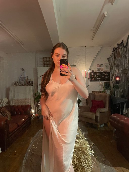 The feminine urge to post slightly diff photos https://t.co/hUXY22WS9R