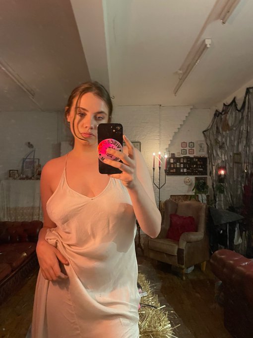 The feminine urge to post slightly diff photos https://t.co/hUXY22WS9R