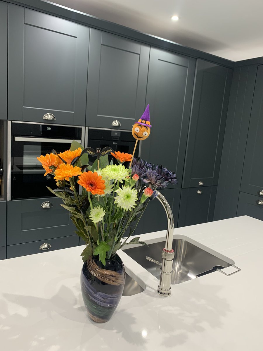 JamesMarritt's tweet photo. @LidlGB ❤️my #autumncolours #Halloween #flowers 2cheer me up. With #witch &amp; #bat in #murano #vase (present off #mum&amp;dad) next2 @quookeruk tap😍would tag @NEFFHomeUK but after waiting 37 weeks4 2ovens 1turned up broken error E6100 &amp; still waiting on other1 &amp; #VacPac draw #broken2! https://t.co/tehkiw5UAJ