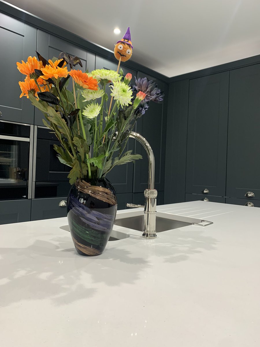 JamesMarritt's tweet photo. @LidlGB ❤️my #autumncolours #Halloween #flowers 2cheer me up. With #witch &amp; #bat in #murano #vase (present off #mum&amp;dad) next2 @quookeruk tap😍would tag @NEFFHomeUK but after waiting 37 weeks4 2ovens 1turned up broken error E6100 &amp; still waiting on other1 &amp; #VacPac draw #broken2! https://t.co/tehkiw5UAJ