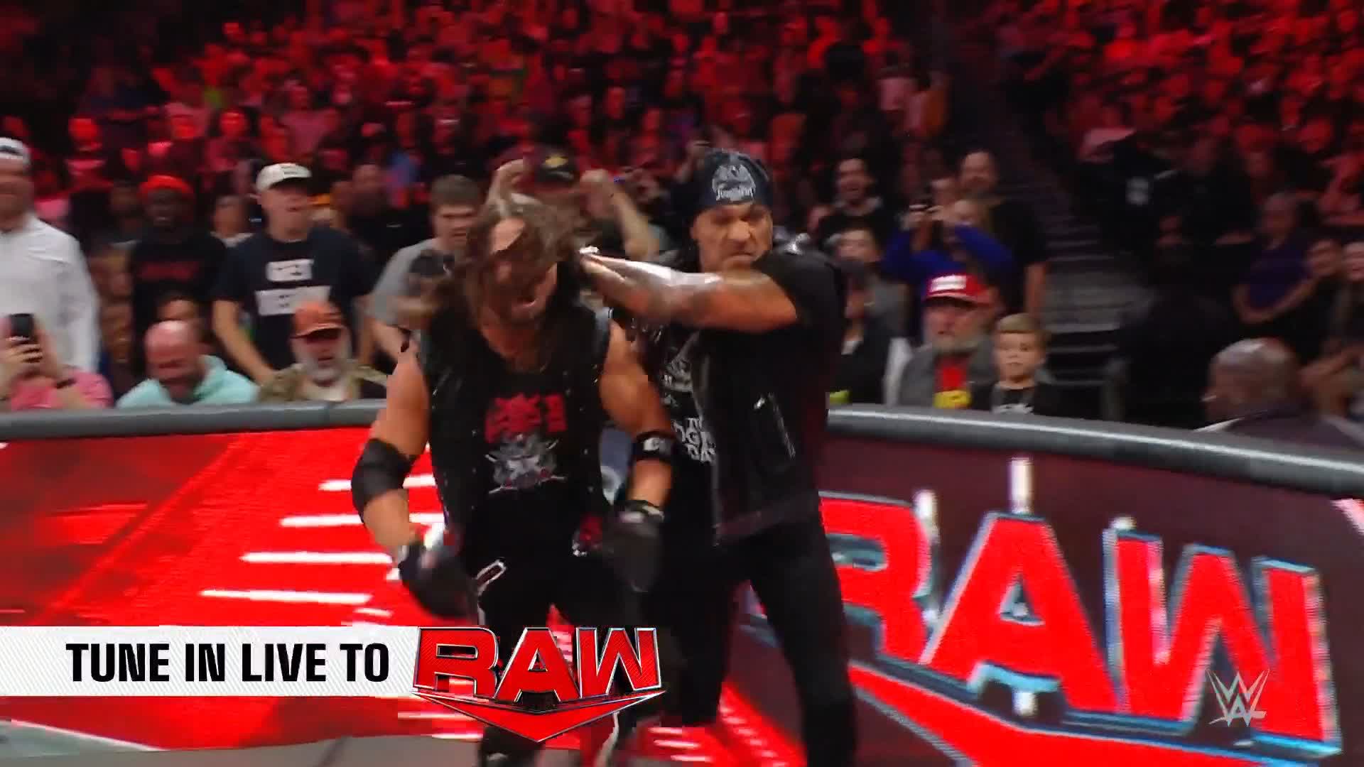 WWE on Twitter ".RheaRipley_WWE just body slammed The_BigLG!!! 😲😲😲 