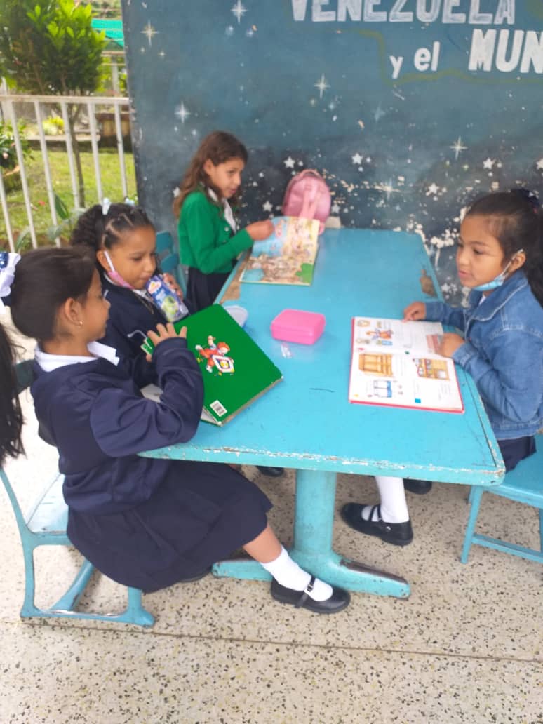 Promoción de la lectura mediante lectura pasillos. @MPPEDUCACION <a href="/_LaAvanzadora/">Yelitze Santaella</a> @ZonaEducTachira <a href="/Berzabethg1/">Berzabethgandicaoficial</a> @formacionzet <a href="/Crazet2011/">Crazet2011</a> @RedEducUribante <a href="/ClifpUribante22/">ClifpUribante22</a> <a href="/CraUribante/">Circuito 4 Municipio Uribante</a>