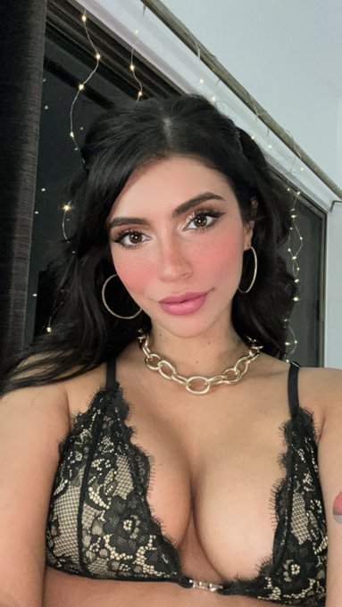 live come chat :3 https://t.co/wsLTx6f8CZ