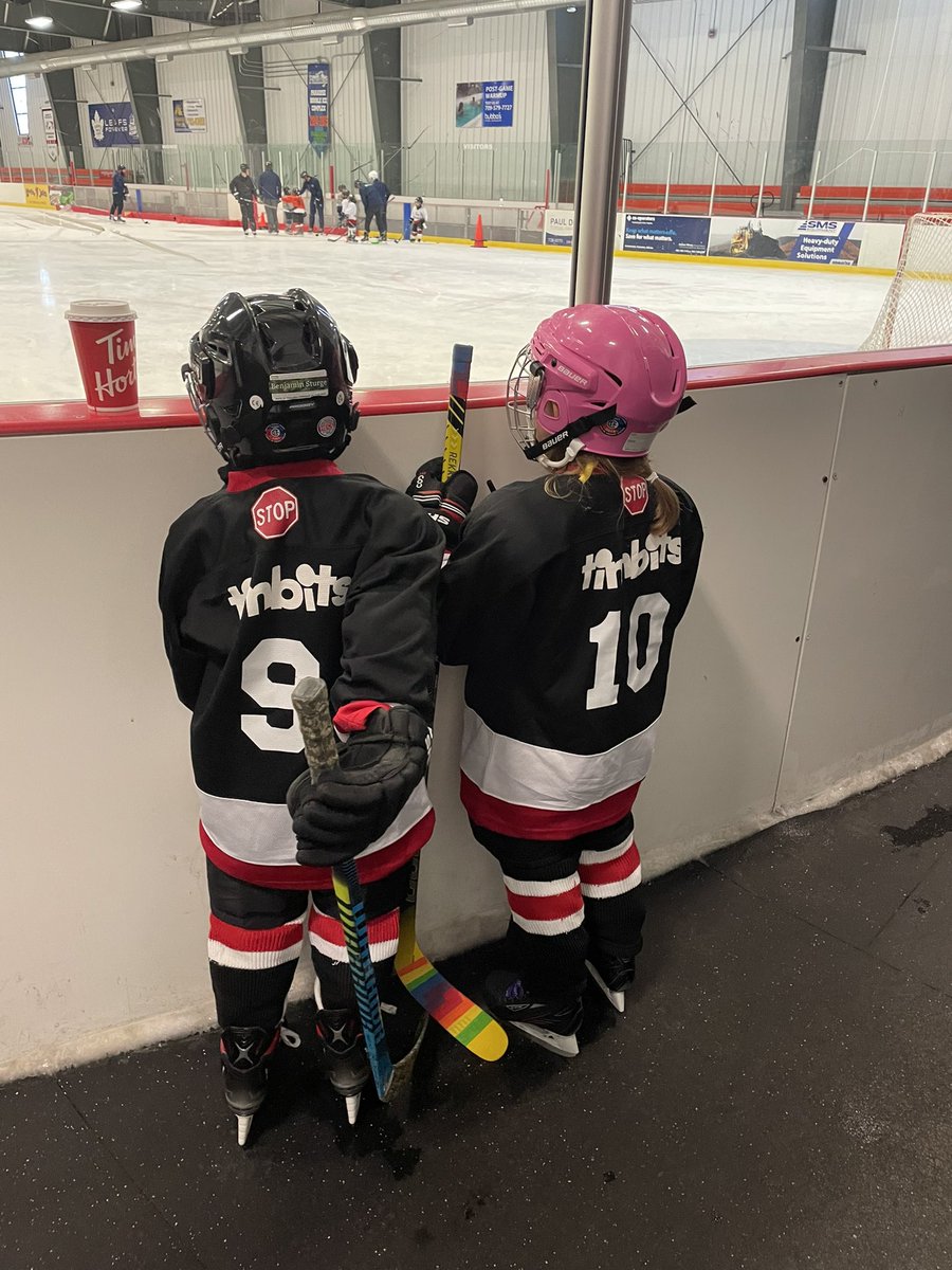 nikitaroberts4's tweet photo. Waiting to hit the ice @U7PMHAWarriors #hurricanes https://t.co/Vhrd6VR2Xt