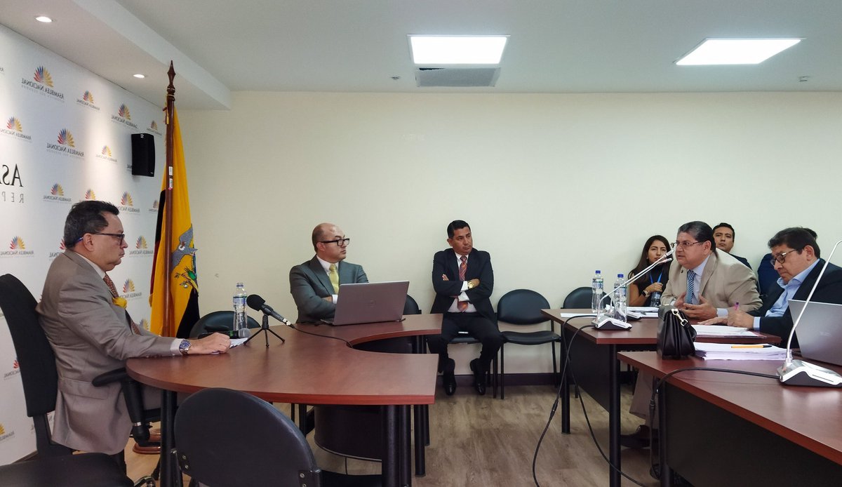 BancadaPkEc's tweet photo. A través de acciones realizadas por el Asambleísta Nacional @Ricardo_Vanegas, el #ISSPOL recuperará 320 millones de bonos de deuda interna que fueron retenidos por el @BancoCentral_Ec, ahorrándole 19 millones al ente policial en pago de honorarios a abogados defensores. 🌈 https://t.co/PceUyI8GET