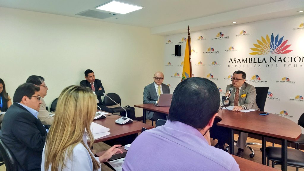 BancadaPkEc's tweet photo. A través de acciones realizadas por el Asambleísta Nacional @Ricardo_Vanegas, el #ISSPOL recuperará 320 millones de bonos de deuda interna que fueron retenidos por el @BancoCentral_Ec, ahorrándole 19 millones al ente policial en pago de honorarios a abogados defensores. 🌈 https://t.co/PceUyI8GET