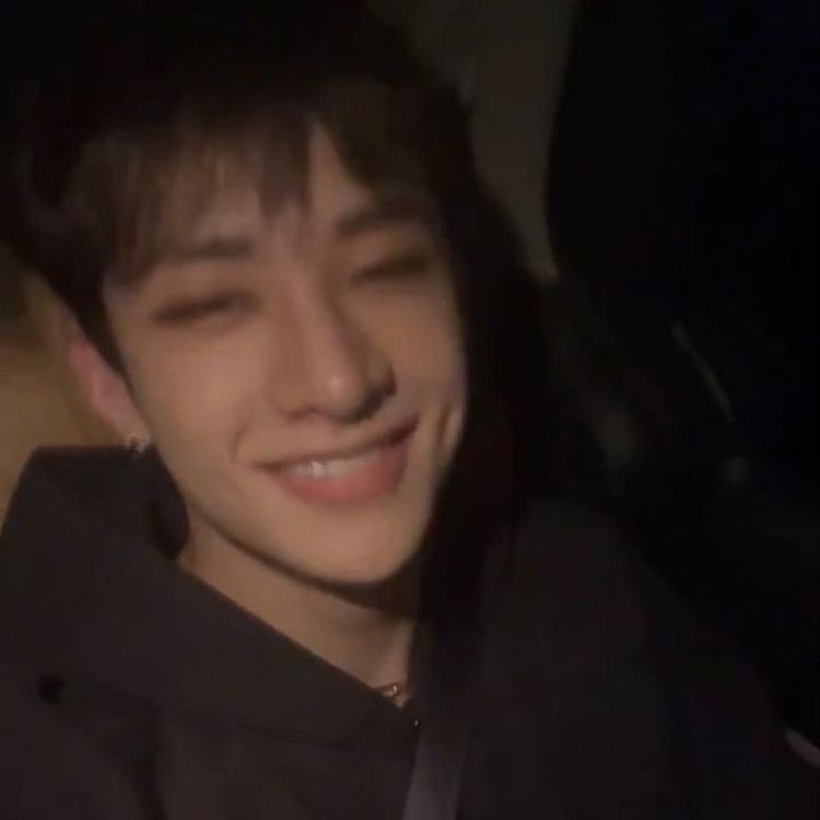 chanjunthinker's tweet photo. car selcas at night 🎧✨

#BangChan #YEONJUN #연준 #방찬 https://t.co/VJWyR2IAou
