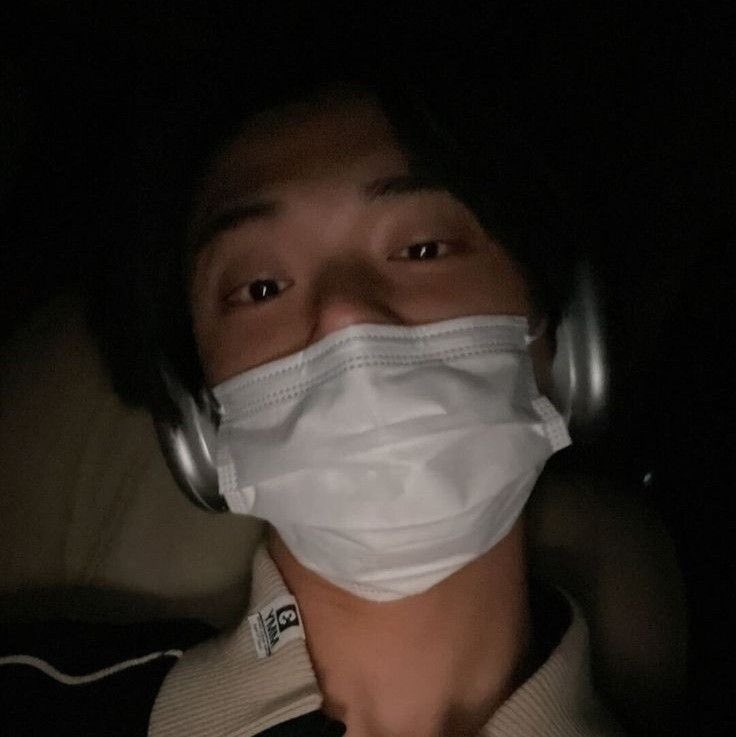 chanjunthinker's tweet photo. car selcas at night 🎧✨

#BangChan #YEONJUN #연준 #방찬 https://t.co/VJWyR2IAou