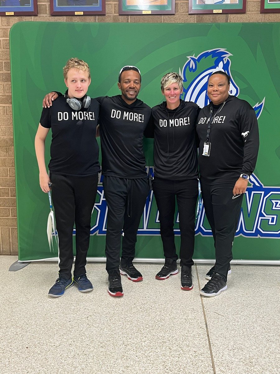 Wow! We saw twins, triplets AND quadruplets today in the Counseling Office for @GRHS_Stallions first spirit day of Homecoming Week! 💚💙💚#twinday #Hoco2022