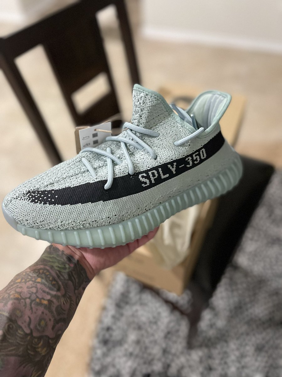 BoostizLife's tweet image. #MailCall Hard to capture the true color of these. Definitely a unique color way. #YourSneakersAreDope