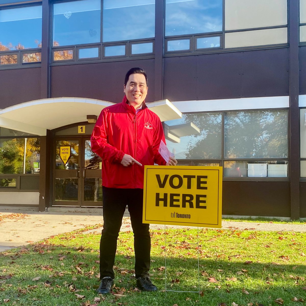 Shaun_Chen's tweet photo. I just voted & so should you! It is Election Day in @cityoftoronto & across Ontario - polls are open until 8pm, so head over to your local polling station, have you say in the future of our city & exercise your democratic right to vote #TOVotes22 #TOVotesOct24 https://t.co/ij5bk0XX4k