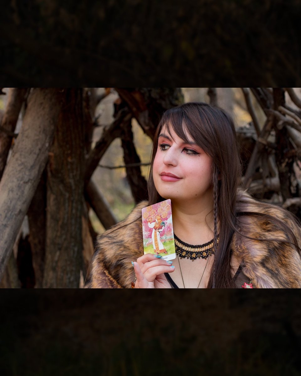KelsKendrick's tweet photo. Did you know I am offering live tarot readings in our Halloween yard haunt this year? 👻 It’s true! And 40% of proceeds are going to our Ukraine Fundraiser!  

You can book with me here: https://t.co/bGKElh77gC https://t.co/ON1xgfZEay