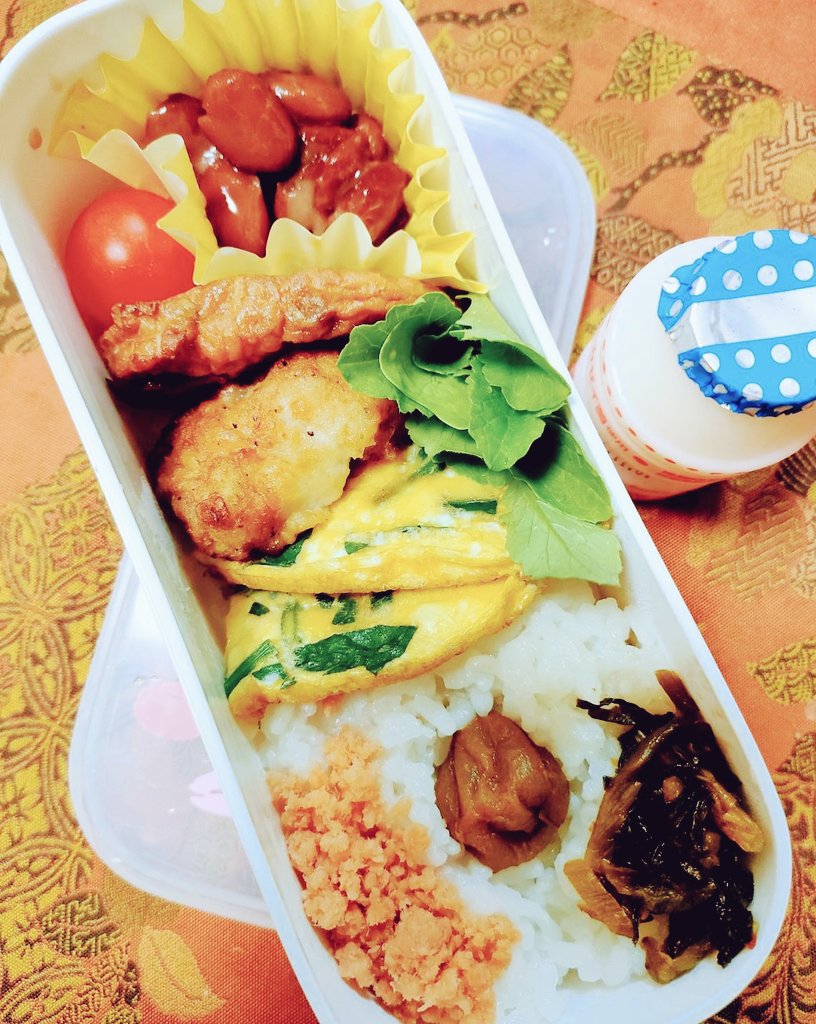tikaki0702's tweet photo. おはようございます😃
夫の自作弁当～🌷
唐揚げは、お助け冷凍ね
頑張りました🌸💯
#お弁当 https://t.co/UBPX94GUUS