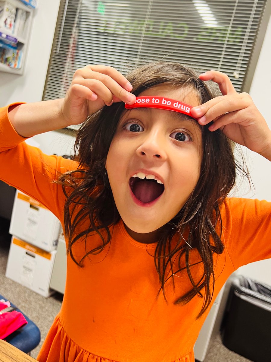 calamitykatelyn's tweet photo. “Today we were supposed to wear red for free drugs” My kid, talking away the completely wrong message from #RedRibbonWeek2022 https://t.co/4wFcWTlyIG
