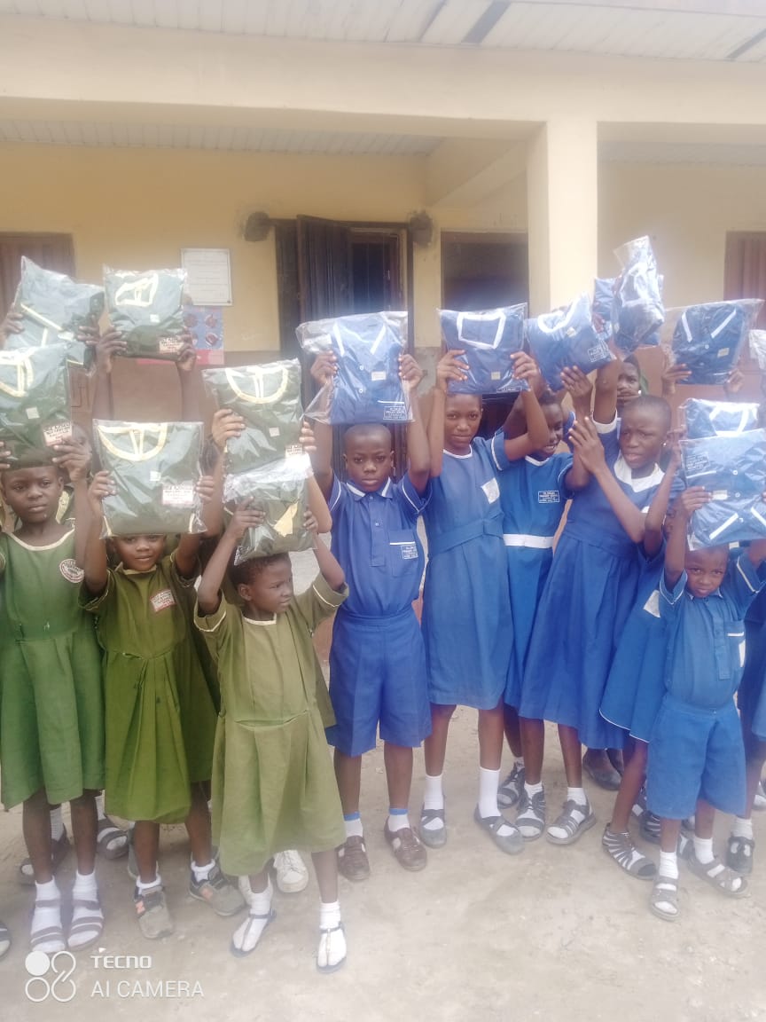 On 4th of October, 2022; Hope Restored Foundation distributed 20 uniforms to pupils of Dele Ajomale Primary school and Olokun primary school, Ilasamaja.

Thanks to our donors and volunteers
#sdg4kids
#dressupachildinitiative 
#dressupachild 
#duci2022