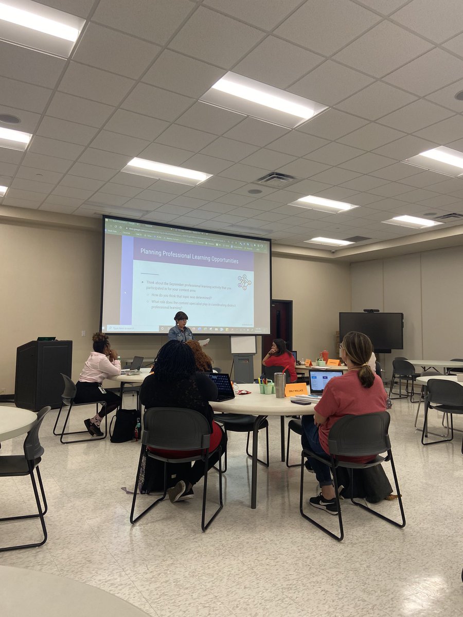 AmandaAmnicks's tweet photo. Our Teacher Leader Academy cohort is enjoying a great night of learning with one of our amazing CCTs, Susan Sewell!!  #cmcssleadership https://t.co/defMXhaecM