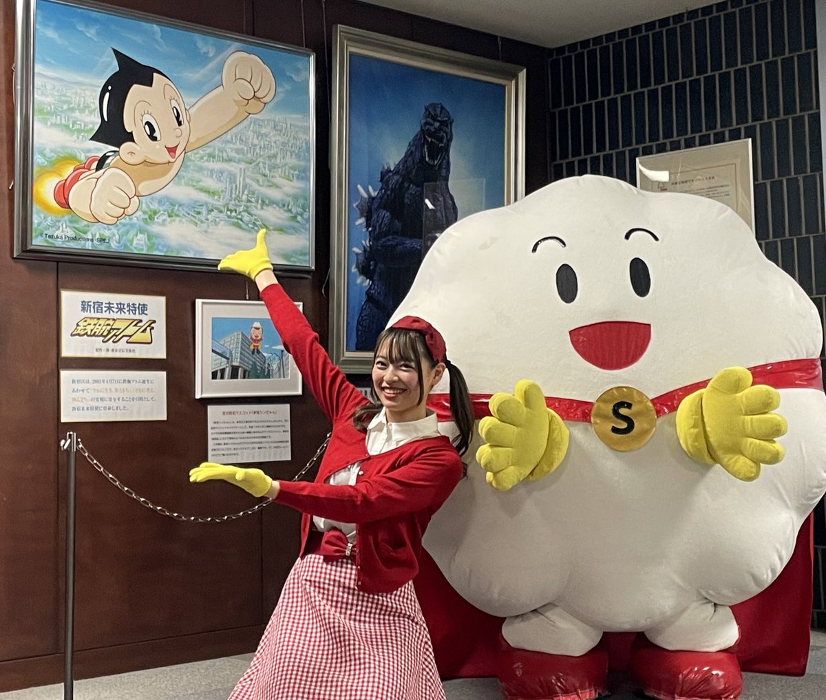 sinjukuawawa's tweet photo. 🌈お知らせ🌈 #拡散希望
🍸歌舞伎町区役所通りイルミネーション点灯式🍸
新宿あわわ＆あわわお姉さん初登場💡

日時:11月1日(火)16:00
　　16:50カウントダウン・点灯
場所:新宿区役所前

点灯後17:30頃までお写真を撮れる時間もあるようなので、ぜひ来てあわ💓
#新宿区 #歌舞伎町 #イルミネーション https://t.co/SfLTOgtdg7