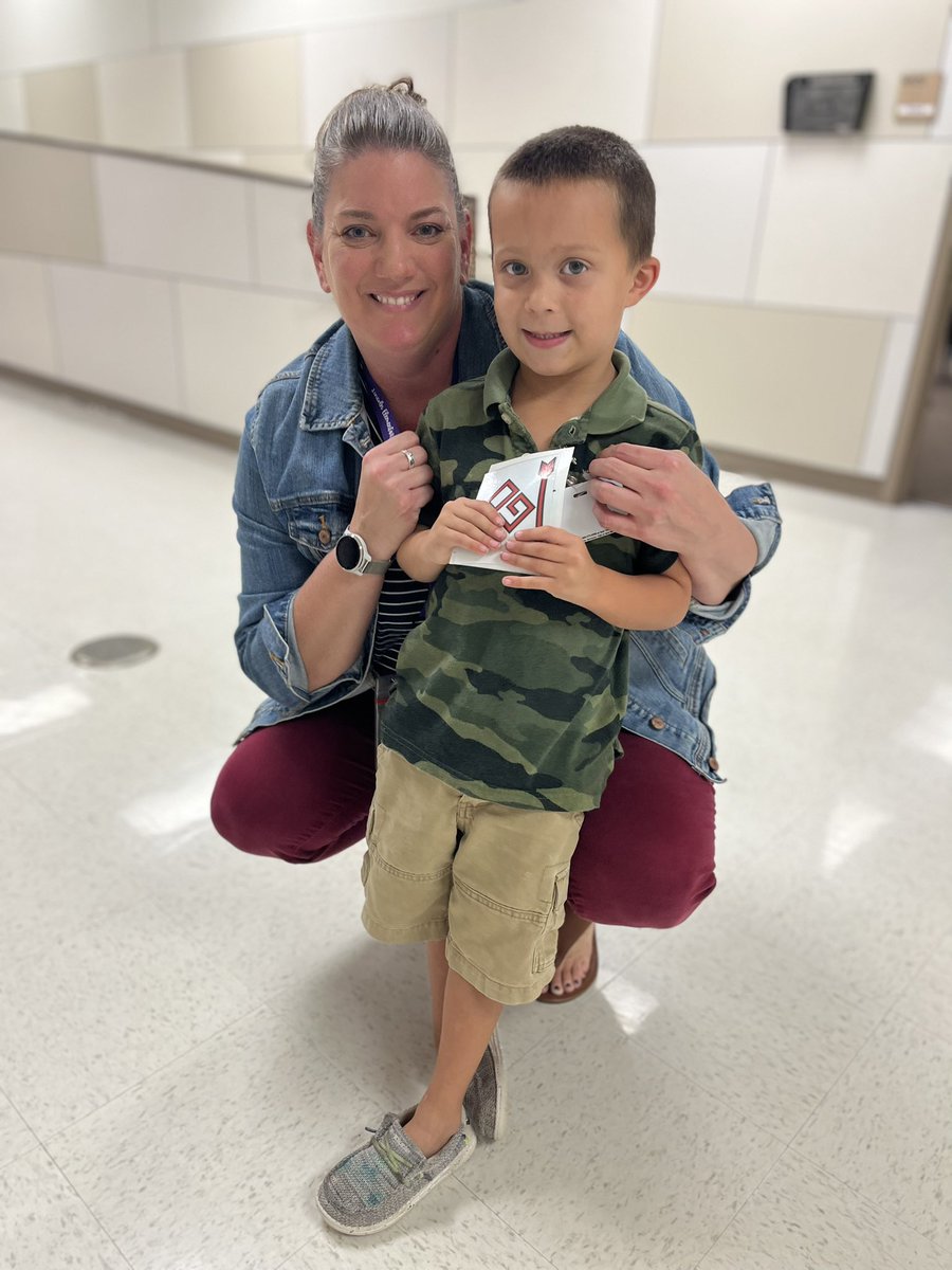 lincolnmisd's tweet photo. This kindergartner saved his Pawsitivity Bucks to purchase a “help the principal” coupon. He was a fantastic helper today! #gamechagers @MontgomeryISD https://t.co/fXgBkJAvSk