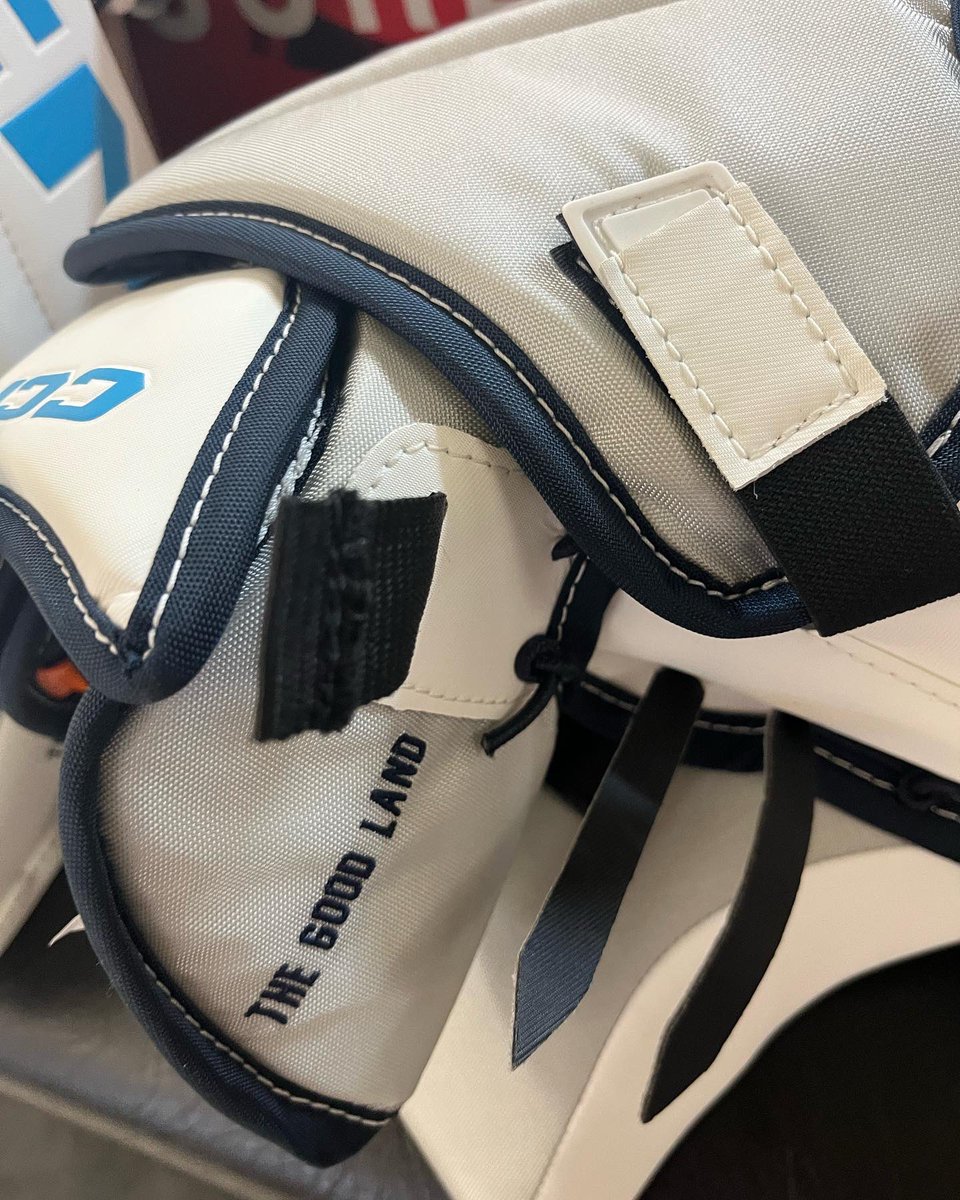 BertandMacs's tweet photo. Inspired by the Admirals, our newest setup of CCM AXIS 2 gives homage to Milwaukee and ‘The Good Land’. @mkeadmirals #teambertalert #ALLOUT #bertnation #yqlocal https://t.co/dnmkJrzkQN