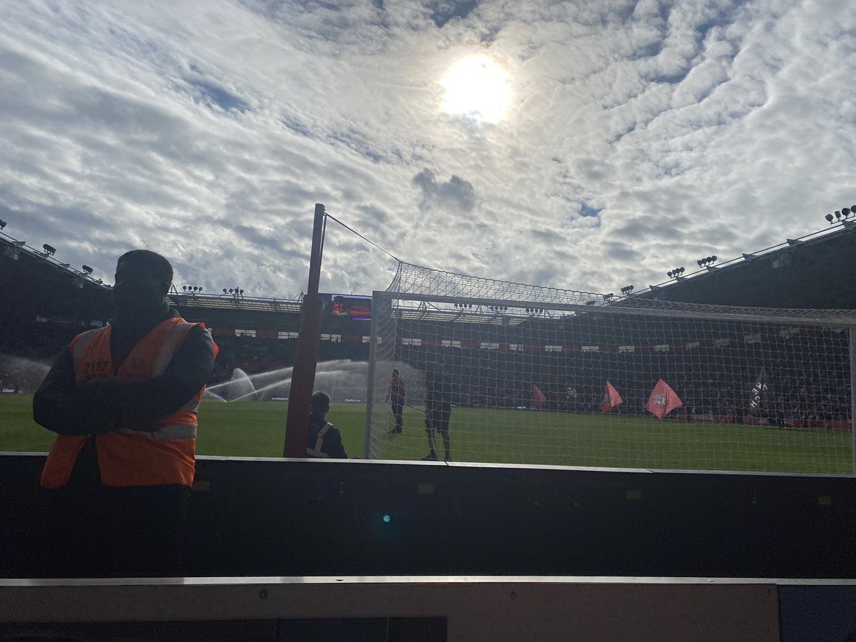 Brandon_0603's tweet photo. Saints away 🔴🔴 Class view not a great performance to say the least. But we move. #COYG #arsenal #awaydays #Gunners https://t.co/JREkXkD0aY
