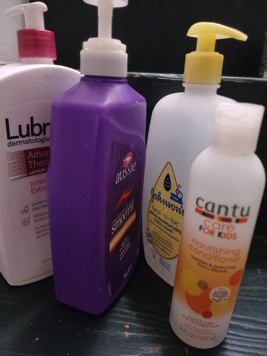 MgnoliaTitanium's tweet photo. ===========
🧼 Bar vs Liquid 🧼
===========
69% of plastic containers is landfilled each year

Plastics have a heavy environmental impact. When it comes to soaps it's not different

Use bar soaps, shampoo &amp; moisturizer

The less plastic you use the better 4 the environment https://t.co/LbfjJ3sfoM
