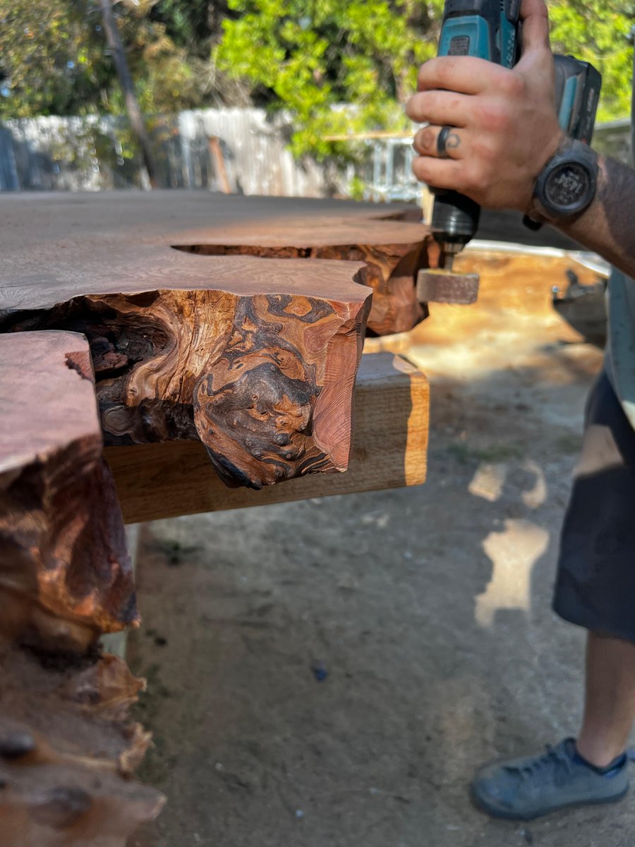 fusionflatworks's tweet photo. Behold our latest project, the massive redwood round, soon to become an unforgettable table!  
#fusionflatworks #fusion #table #redwood #livedge #slab #table #customdining #customfurniture #custom #design #sanding #woodworking #southernoregon #localbusiness #oneofakind #home #bts https://t.co/JEnE2DDzZm