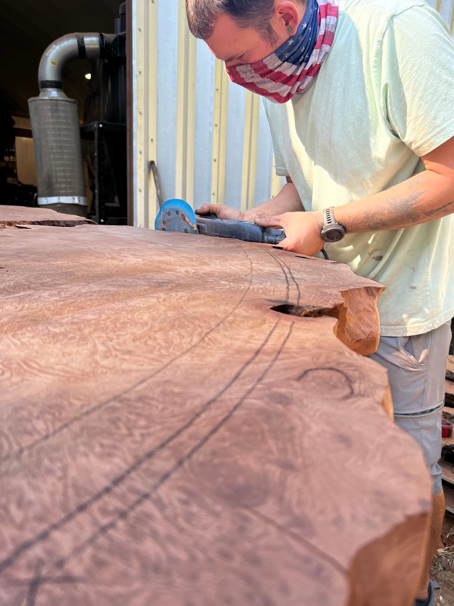 fusionflatworks's tweet photo. Behold our latest project, the massive redwood round, soon to become an unforgettable table!  
#fusionflatworks #fusion #table #redwood #livedge #slab #table #customdining #customfurniture #custom #design #sanding #woodworking #southernoregon #localbusiness #oneofakind #home #bts https://t.co/JEnE2DDzZm