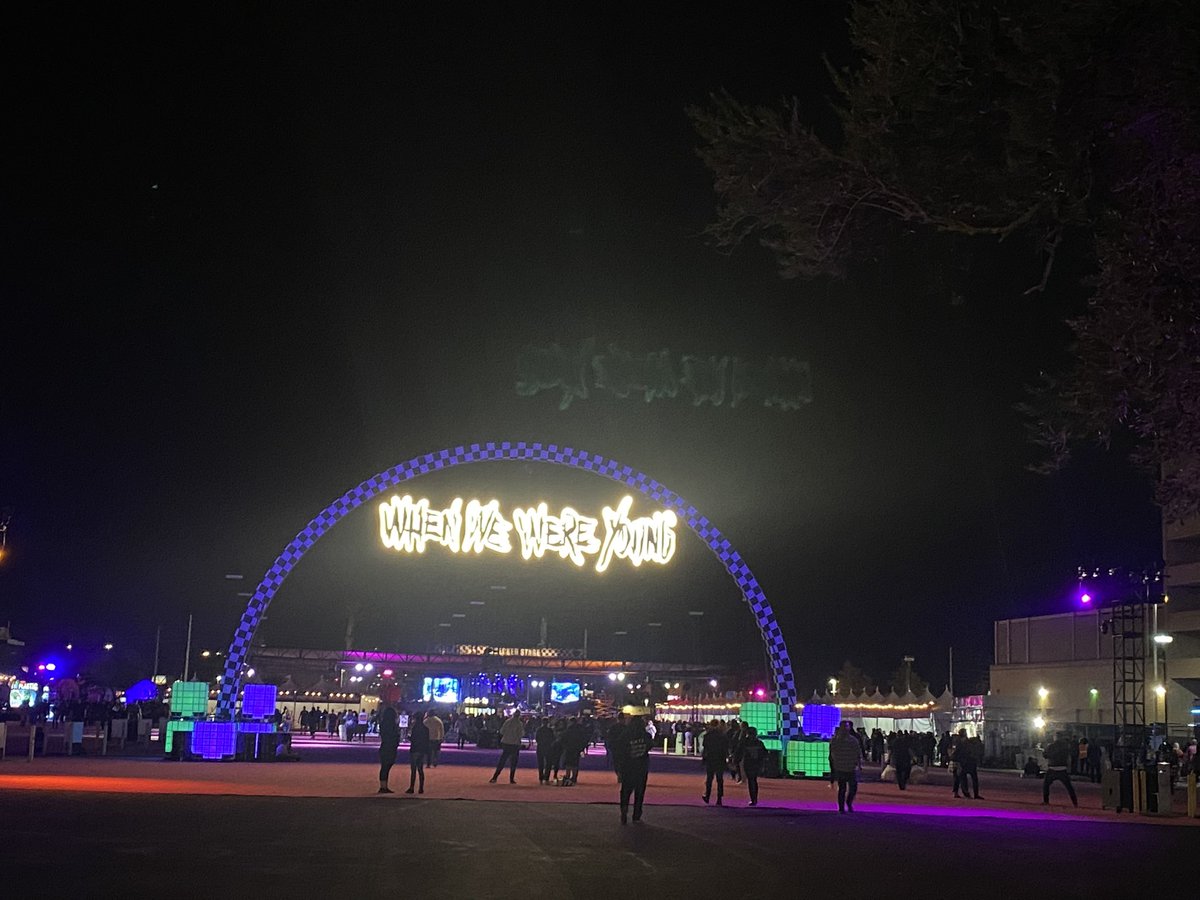 eirikachu's tweet photo. had such an amazing time @WWWYFest 🖤. the event was managed so much better than i expected (aside from the long merch lines…) can’t wait to go again https://t.co/GSvDFagVlF