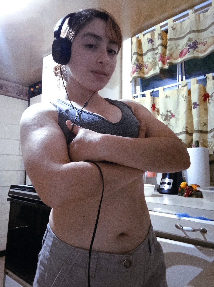 Miauuuu muscled baby girlies gang 👙👙