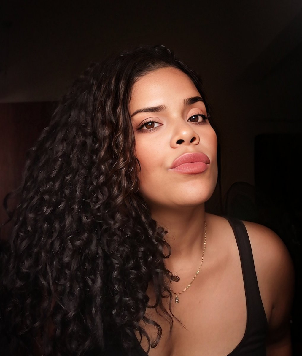 Emelis_es's tweet photo. Amando mi cabello.. ❤️ #Curlyhair #RizosAlPoder🙌🏽👑 https://t.co/85BTfD7YOD