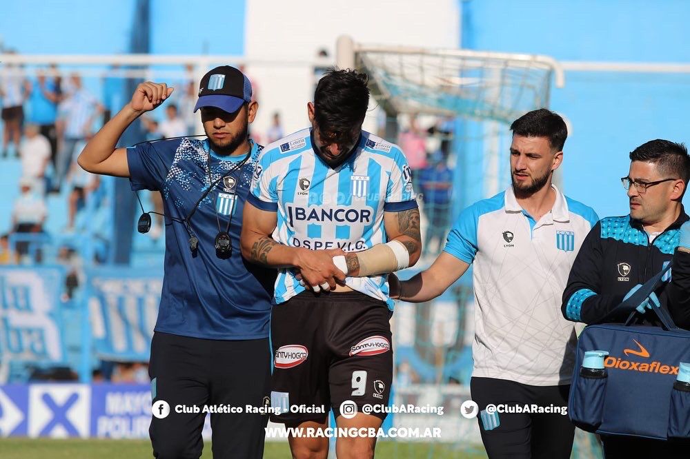 #Racing 🚨

Se habló de una posibilidad de incorporar a un jugador por la lesión de Alan Murialdo. Me confirman que es imposible sumar un refuerzo a esta altura y que Racing deberá afrontar el resto del reducido con el plantel que tiene.