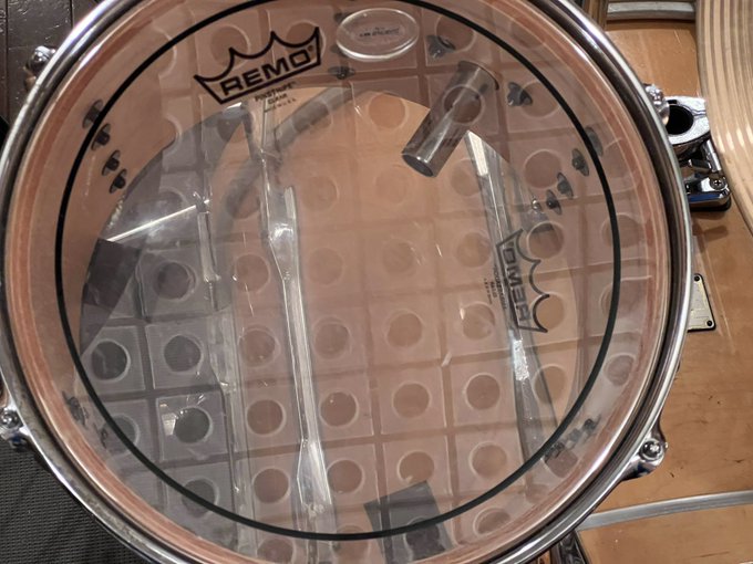 おはよう御座います☀️  mocaのスタジオのドラムセットに新しくミュート器具を追加しました^ ^  ネジを回すことで微妙にミュート具合が調整できてなかなか良い感じです^ ^  ・・・moca、ドラマーいないんなだけどね。  #ミュート #ドラム #pearl<a href="/tag/pearl"class="tags"><span>#pearl</span></a><a href="/tag/%E3%83%89%E3%83%A9%E3%83%A0"class="tags"><span>#ドラム</span></a><a href="/tag/%E3%83%9F%E3%83%A5%E3%83%BC%E3%83%88"class="tags"><span>#ミュート</span></a>