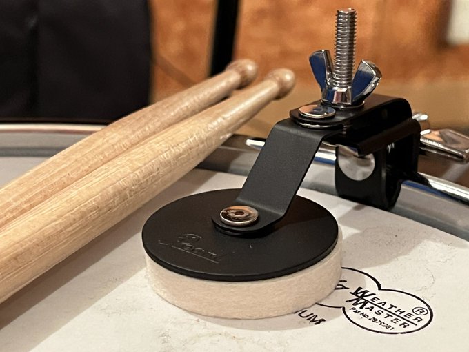 おはよう御座います☀️  mocaのスタジオのドラムセットに新しくミュート器具を追加しました^ ^  ネジを回すことで微妙にミュート具合が調整できてなかなか良い感じです^ ^  ・・・moca、ドラマーいないんなだけどね。  #ミュート #ドラム #pearl<a href="/tag/pearl"class="tags"><span>#pearl</span></a><a href="/tag/%E3%83%89%E3%83%A9%E3%83%A0"class="tags"><span>#ドラム</span></a><a href="/tag/%E3%83%9F%E3%83%A5%E3%83%BC%E3%83%88"class="tags"><span>#ミュート</span></a>