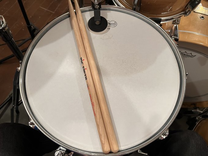 おはよう御座います☀️  mocaのスタジオのドラムセットに新しくミュート器具を追加しました^ ^  ネジを回すことで微妙にミュート具合が調整できてなかなか良い感じです^ ^  ・・・moca、ドラマーいないんなだけどね。  #ミュート #ドラム #pearl<a href="/tag/pearl"class="tags"><span>#pearl</span></a><a href="/tag/%E3%83%89%E3%83%A9%E3%83%A0"class="tags"><span>#ドラム</span></a><a href="/tag/%E3%83%9F%E3%83%A5%E3%83%BC%E3%83%88"class="tags"><span>#ミュート</span></a>