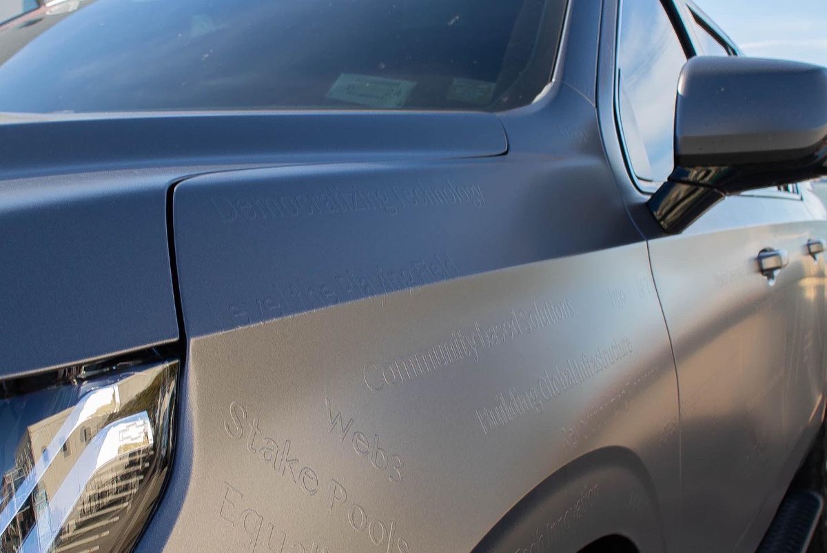 MetaVinylCustoms tweet media