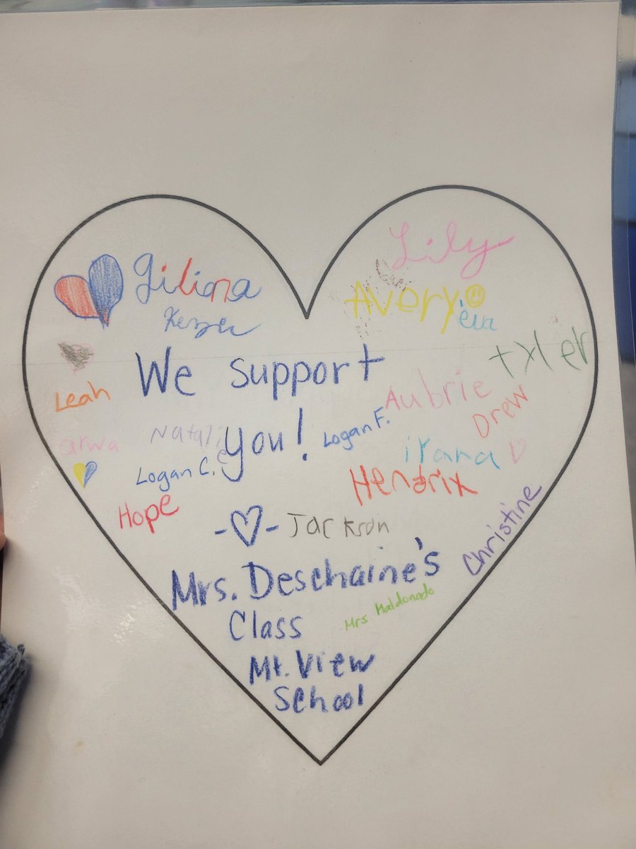 marcydeschaine's tweet photo. So proud to support our community! @Lindsey06327154 thanks for making this happen! #attheview #bristolallheart https://t.co/B3NxCaq3Em