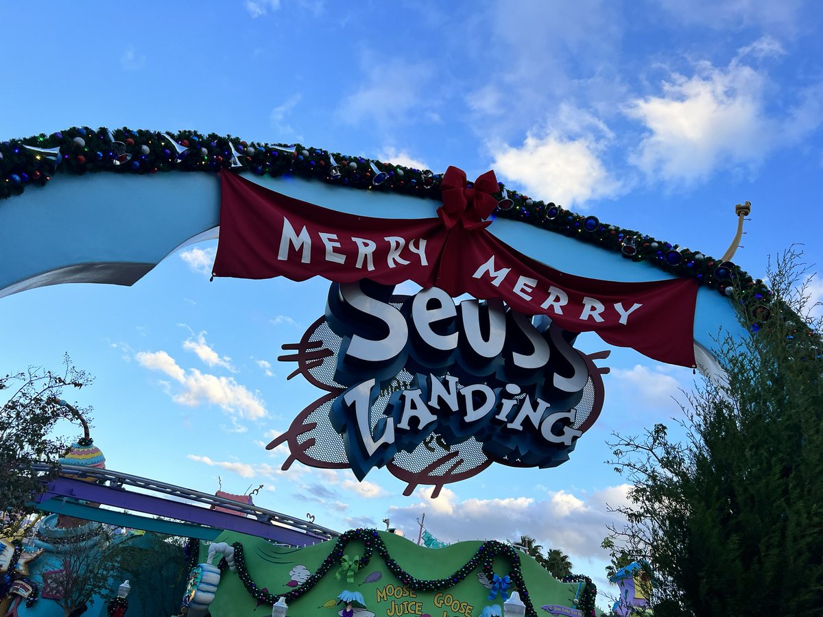 insideuniversal's tweet photo. It’s beginning to look a lot like Grinchmas. @UniversalORL https://t.co/p8iJTpIBnJ