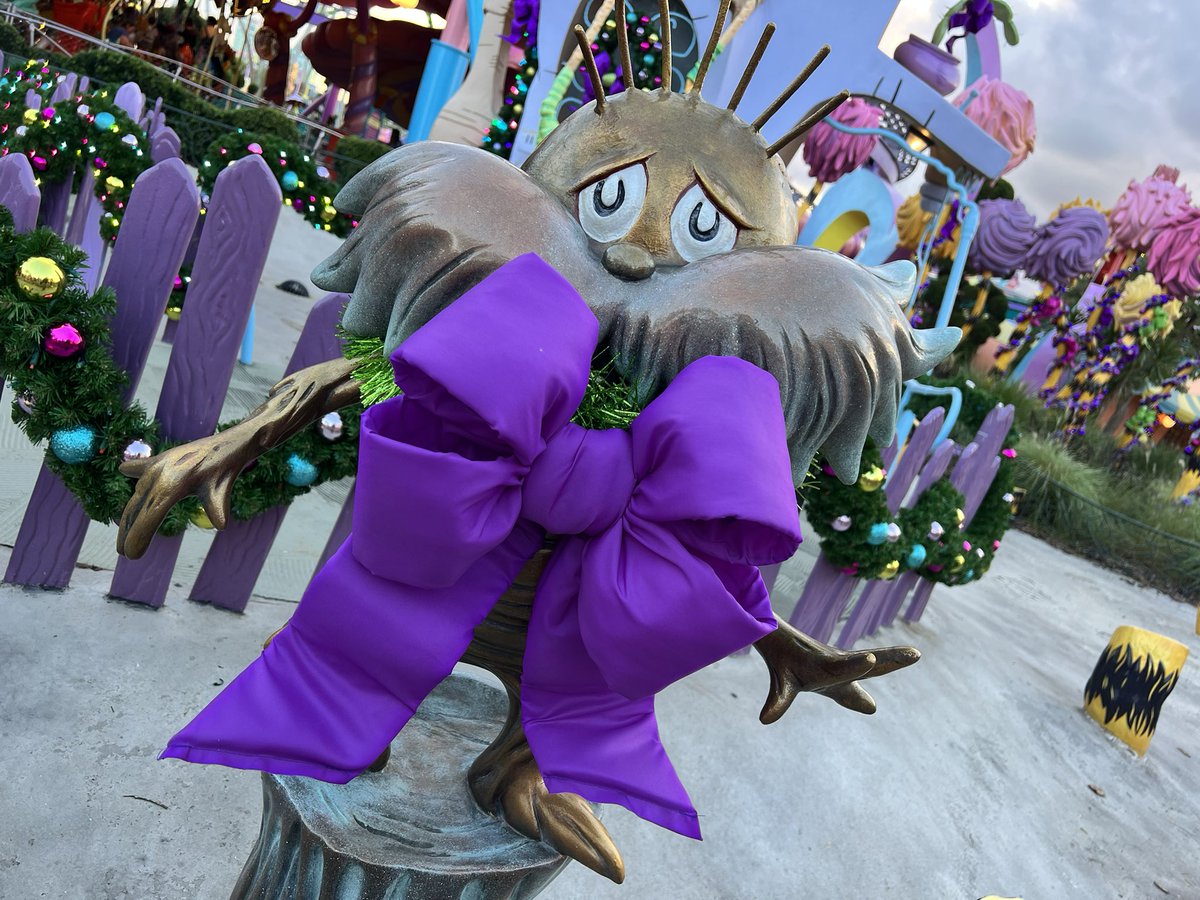 insideuniversal's tweet photo. It’s beginning to look a lot like Grinchmas. @UniversalORL https://t.co/p8iJTpIBnJ