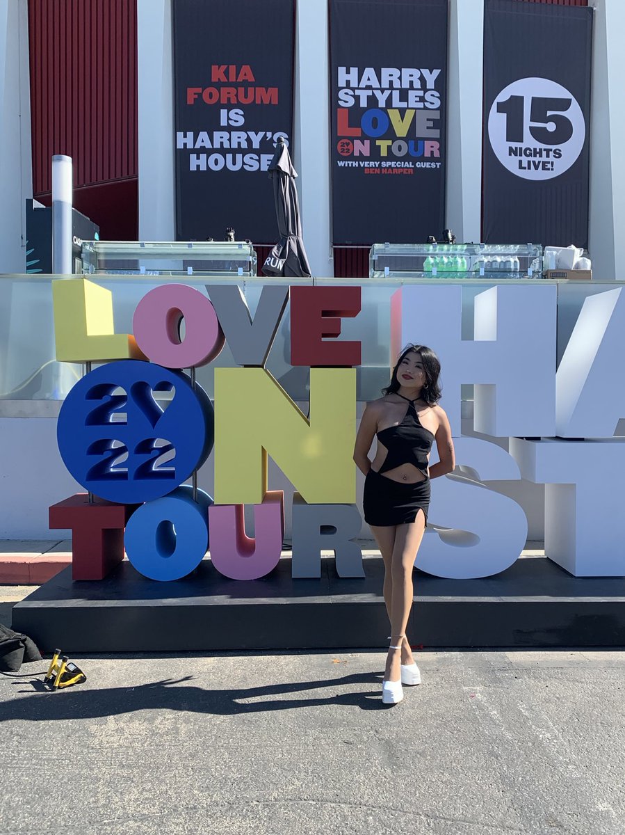 kiwispink's tweet photo. BDAY SHOW AT THE FORUM😵‍💫😵‍💫😵‍💫 #hslot https://t.co/JB657UrlVi