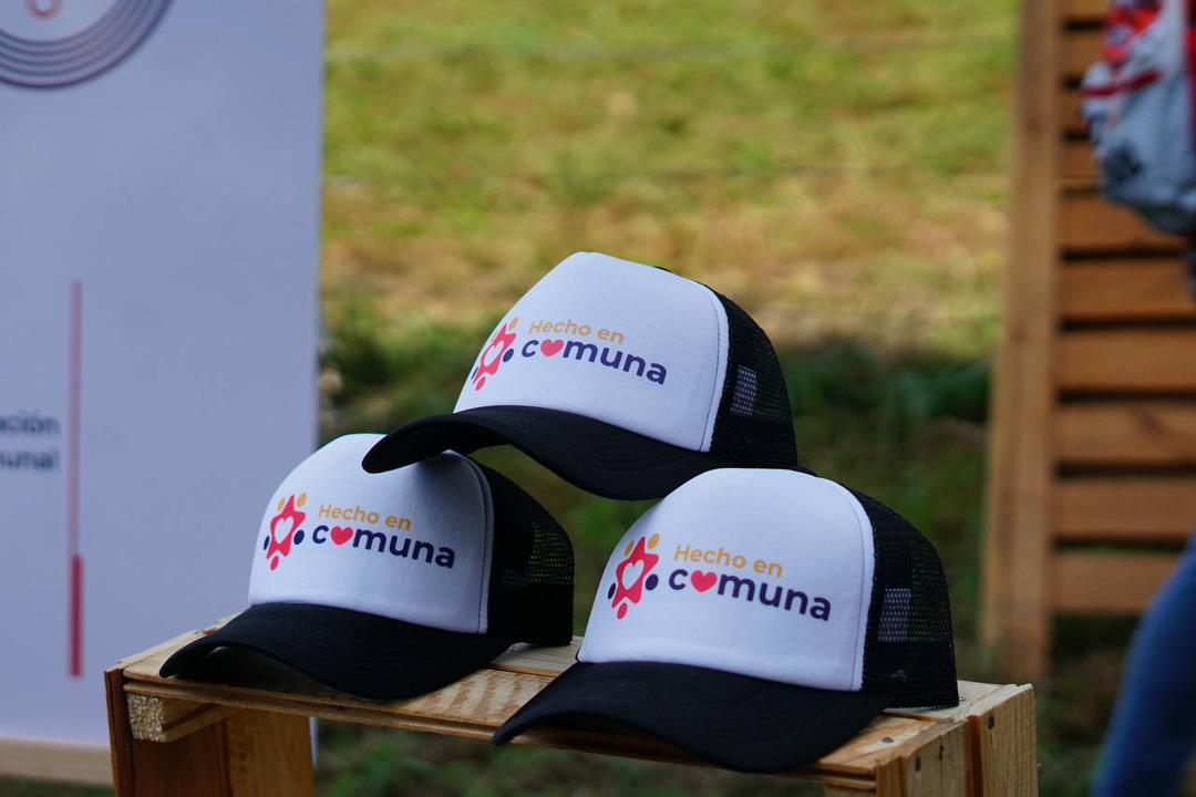 ManaClap's tweet photo. El Presidente @NicolasMaduro aprobó la Marca Comunal "HECHO EN COMUNA" y su Sello de Certificación de Producción Comunal para organizar, priorizar y proteger todos los productos de nuestro Pueblo Comunero, desde su orígen hasta su distribución. #ComunaONada #ProducciónParaLaVida https://t.co/tupP3hDUd9