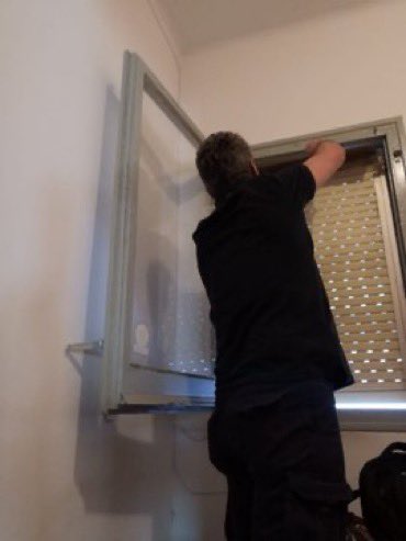 Avui hem fet una actuacio amb el nostre Banc d Hores Manteniment.

Es una accio del nostre pla de RSC. Destinem 2h mensuals de servei de manteniment per ajudar a persones grans que no tenen una xarxa de suport familiar propera❤️

#RSC #CSR #RadissonBlu1882 #HotelsCompromesos