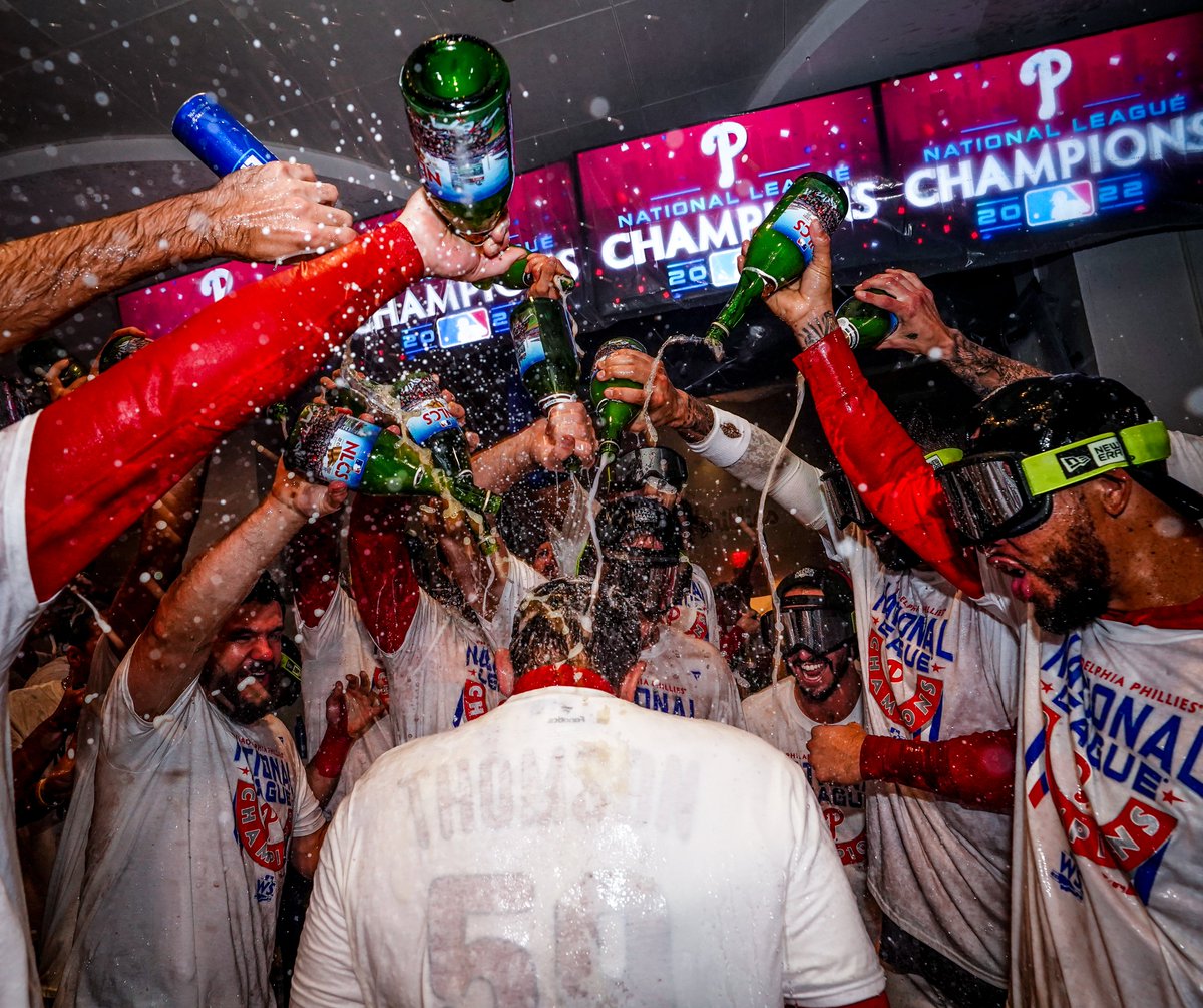 Phillies's tweet photo. 🗣 I'M IN THE CORNER WATCHING YOU KISS HER https://t.co/DcGIVcmywj