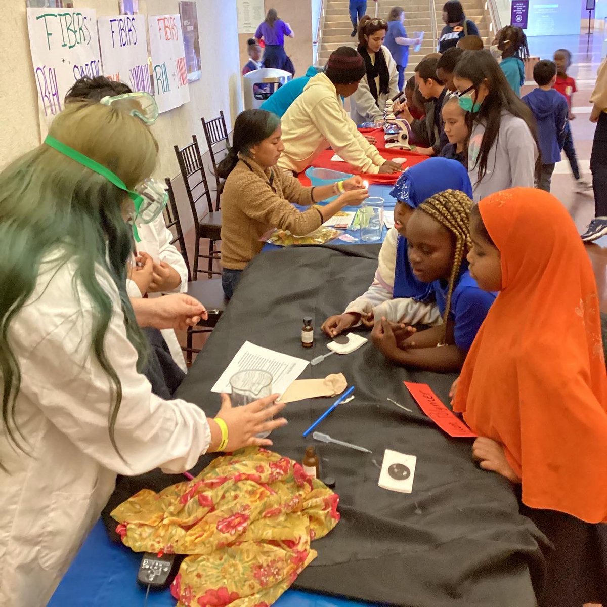 FWISD_CTE's tweet photo. Fashion design students from @dhjeaglesfwisd hosted hands-on chemistry session at the @fwmsh. They demonstrated how fibers, including bamboo & polyester, react in different elements.๐ฌStudents also used microscopes to identify textiles.
#STEM
#gspoc
#cteworks
#partnershipsmatter https://t.co/dT1Rq9fb6w